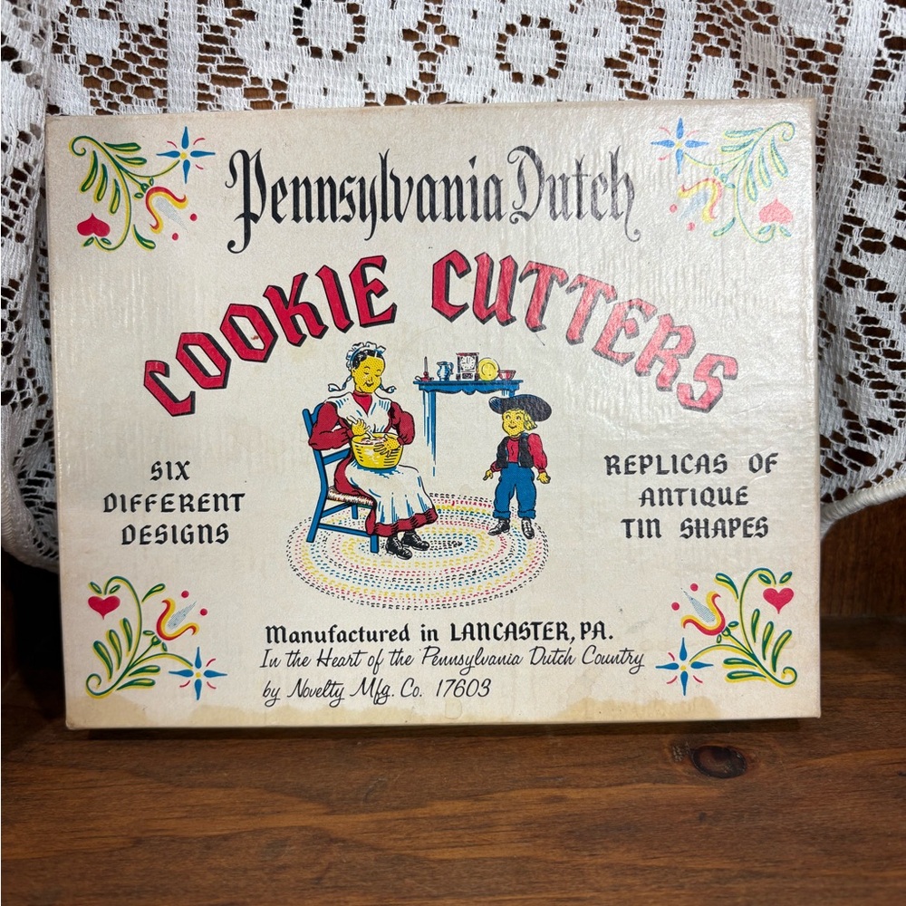 Cookie Cutters - Cream and Red Box